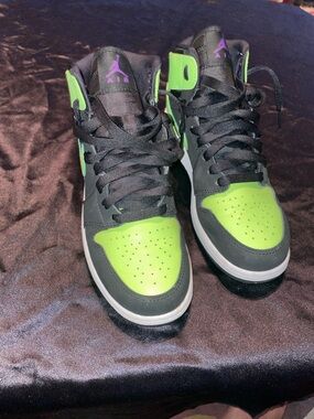 Air Jordan 1 Retro High GG 'Ghost Green' Size 6Y